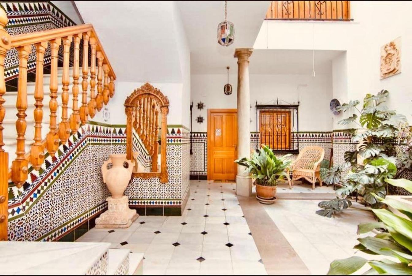 Casa Siglo Xviii Con Patio En Centro De Con Parking Opcional Granada